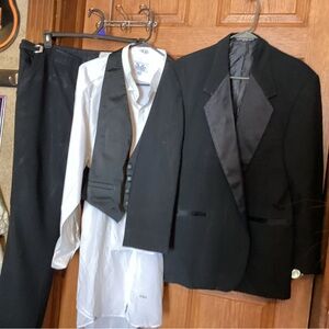 Black Tuxedo Jacket for Formal Events